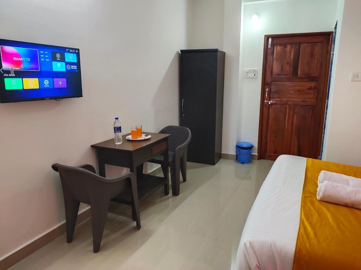 Om Baga Residency Hotel Exterior foto